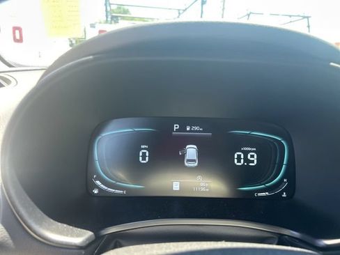 Used 2025 Kia Soul LX w/ LX Technology Package FWD image 19