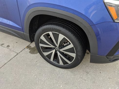 Certified 2023 Volkswagen Taos SE image 8