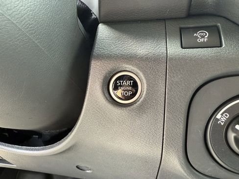 Used 2025 Nissan Frontier S image 15