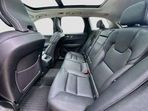Used 2021 Volvo XC60 T5 Momentum w/ Protection Package Premier FWD image 25