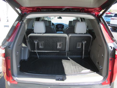 Used 2020 Chevrolet Traverse LT w/ LT Premium Package image 10