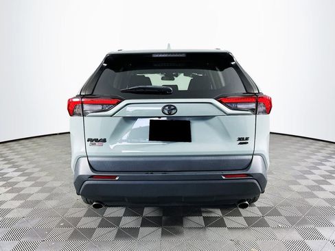 Used 2020 Toyota RAV4 XLE Premium image 9
