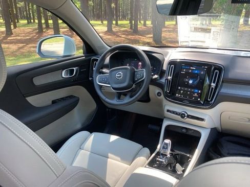 New 2025 Volvo XC40 B5 Ultra image 26