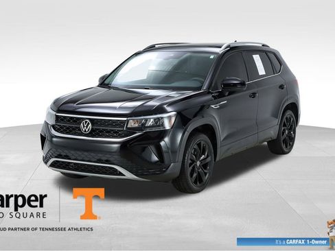 Used 2023 Volkswagen Taos SE w/ Panoramic Sunroof Package image 1