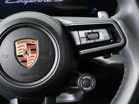 Certified 2025 Porsche Cayenne S image 11