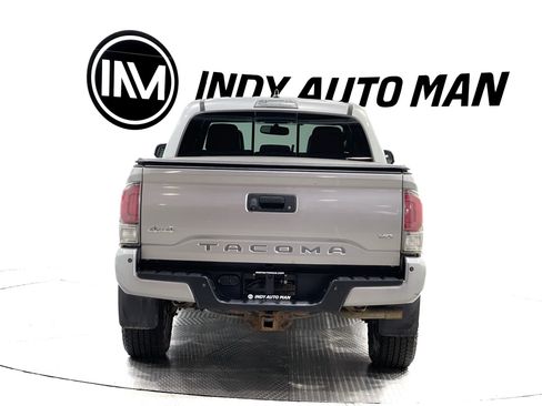 Used 2017 Toyota Tacoma Limited w/ Tow Package AWD/4WD image 5