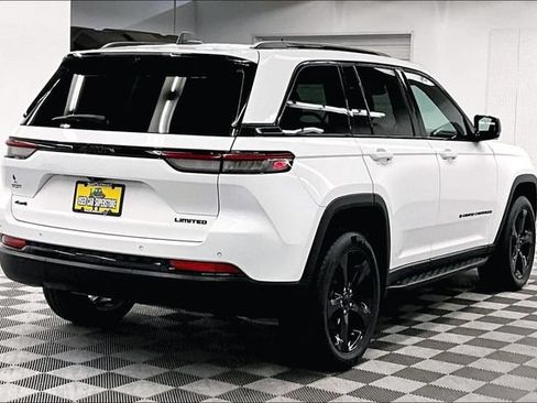 Used 2024 Jeep Grand Cherokee Limited w/ Luxury Tech Group II AWD/4WD image 13
