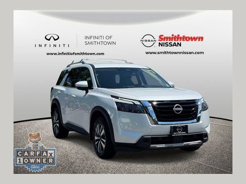 Used 2025 Nissan Pathfinder SL AWD/4WD image 1