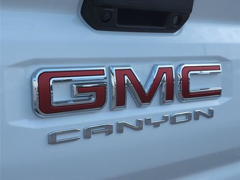 New 2025 GMC Canyon Elevation w/ Convenience Package image 28