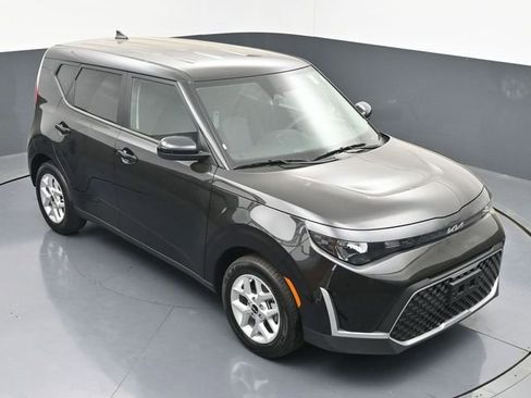 Used 2025 Kia Soul LX w/ LX Technology Package FWD image 39