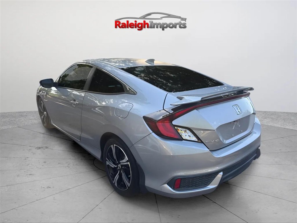 Used 2017 Honda Civic Touring image 3
