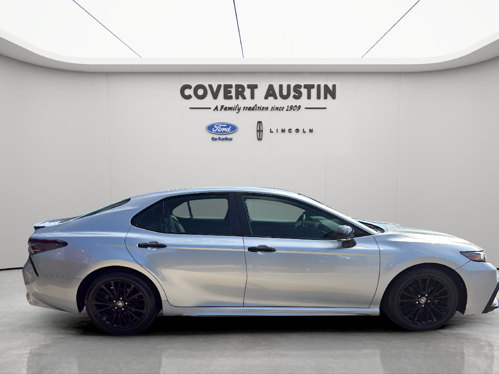 Used 2022 Toyota Camry SE w/ Carpet Mat Package (TMS) FWD image 6