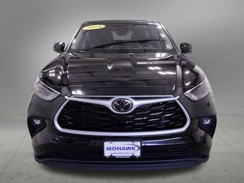 Used 2024 Toyota Highlander LE image 9