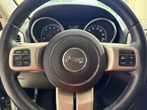 Used 2012 Jeep Grand Cherokee Altitude AWD/4WD image 26