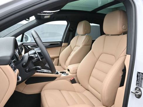 New 2026 Porsche Macan AWD/4WD image 5