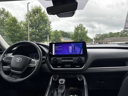 Used 2025 Toyota Grand Highlander FWD image 10