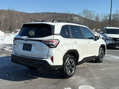Used 2025 Subaru Forester Premium image 3