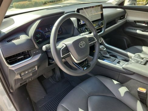 Used 2025 Toyota Grand Highlander AWD Hybrid image 17