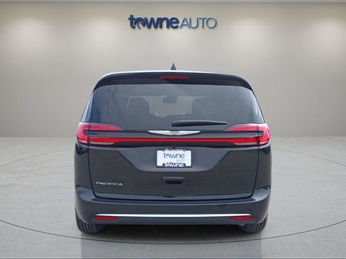 Used 2026 Chrysler Pacifica Select FWD image 5