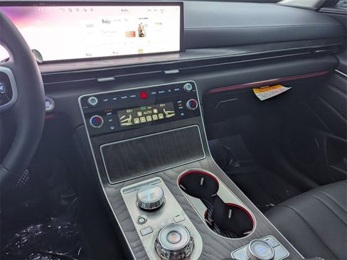 Used 2025 Genesis GV80 2.5T Select image 24