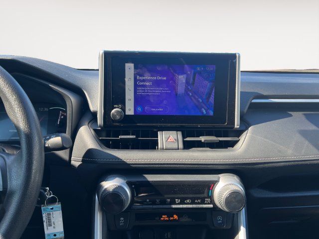 Used 2025 Toyota RAV4 LE AWD/4WD image 15