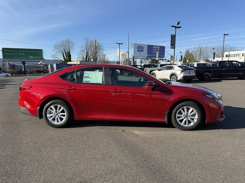 New 2025 Toyota Camry LE image 9