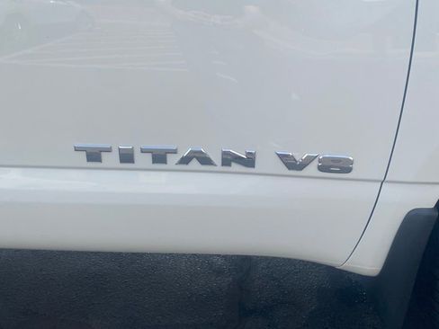 Used 2018 Nissan Titan SV w/ SV Convenience Package image 25