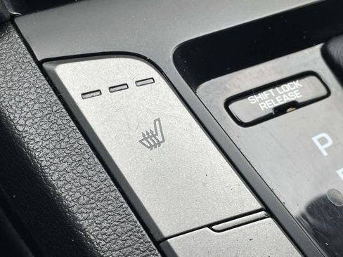 Used 2020 Hyundai Elantra Limited w/ Cargo Package (C1) image 27