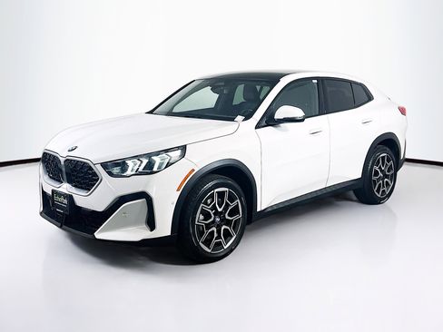 Used 2025 BMW X2 xDrive28i w/ Convenience Package image 3