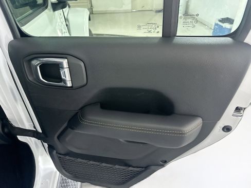 Used 2022 Jeep Wrangler Unlimited Sahara AWD/4WD image 30