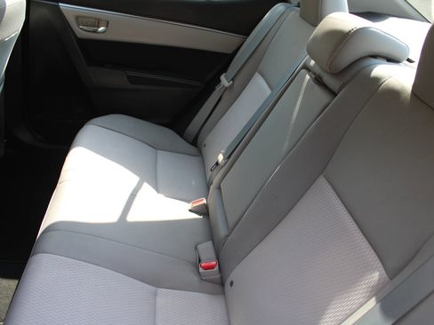 Used 2015 Toyota Corolla LE FWD image 19