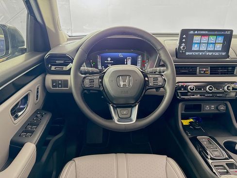 Used 2025 Honda Pilot Elite image 28