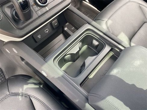 Used 2023 Land Rover Defender 130 SE image 23