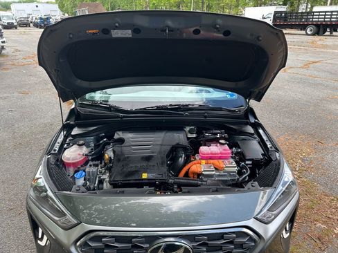 Used 2020 Hyundai Ioniq SE FWD image 13