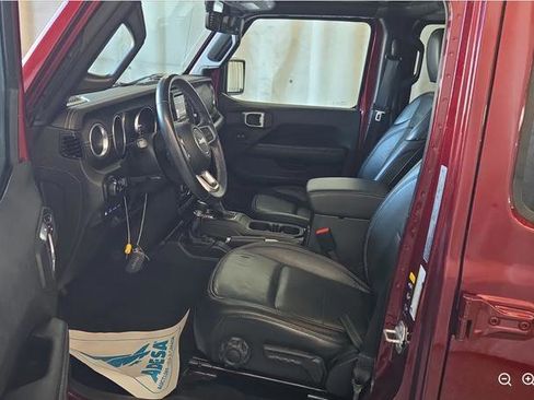 Used 2022 Jeep Wrangler Unlimited Sahara AWD/4WD image 14