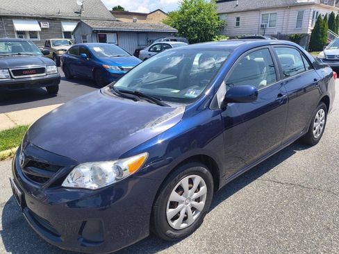Used 2011 Toyota Corolla LE FWD image 1