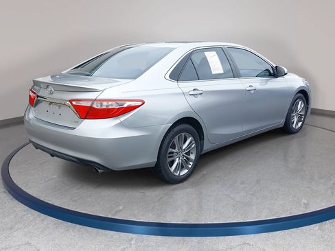Used 2015 Toyota Camry SE FWD image 5