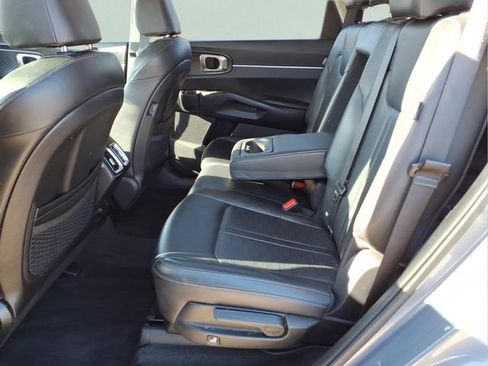 Used 2024 Kia Sorento S image 24