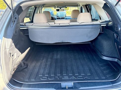 Used 2018 Subaru Outback 2.5i Premium image 24