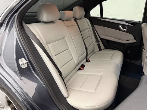 Used 2010 Mercedes-Benz E 350 4MATIC Sedan image 19
