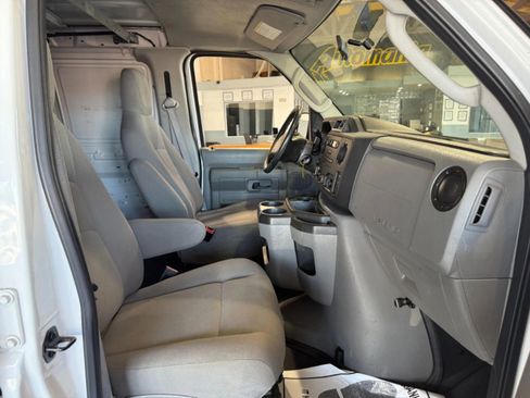 Used 2014 Ford E-250 and Econoline 250 w/ Power Group image 11