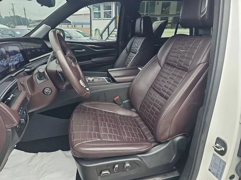 Used 2021 Cadillac Escalade Premium Luxury Platinum RWD image 13