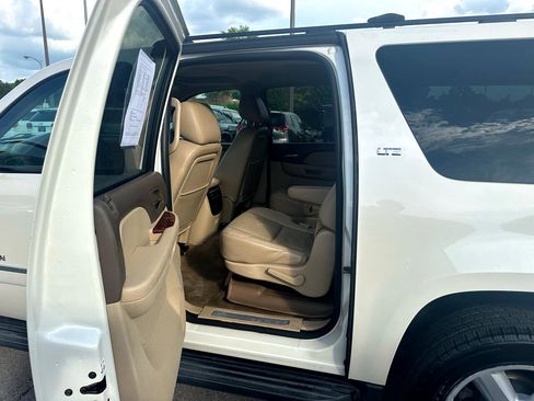Used 2014 Chevrolet Suburban LTZ image 14