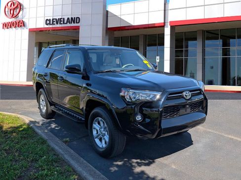 Used 2022 Toyota 4Runner SR5 Premium AWD/4WD image 2