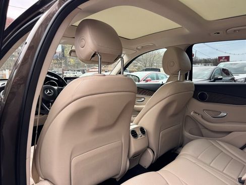 Used 2018 Mercedes-Benz GLC 300 4MATIC w/ Premium Package image 37