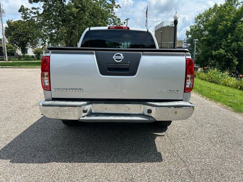Used 2012 Nissan Frontier SV w/ SV Premium Utility Pkg AWD/4WD image 4