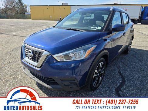 Used 2019 Nissan Kicks SV image 1