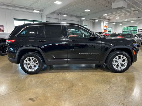 Used 2023 Jeep Grand Cherokee Limited w/ Luxury Tech Group II AWD/4WD image 9