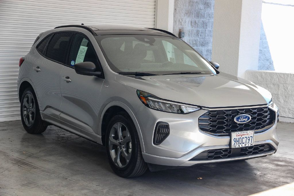 Certified 2023 Ford Escape ST-Line w/ Tech Pack #1 FWD image 3