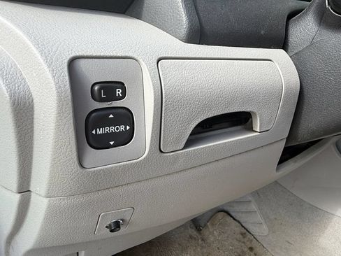 Used 2008 Toyota Camry SE FWD image 18